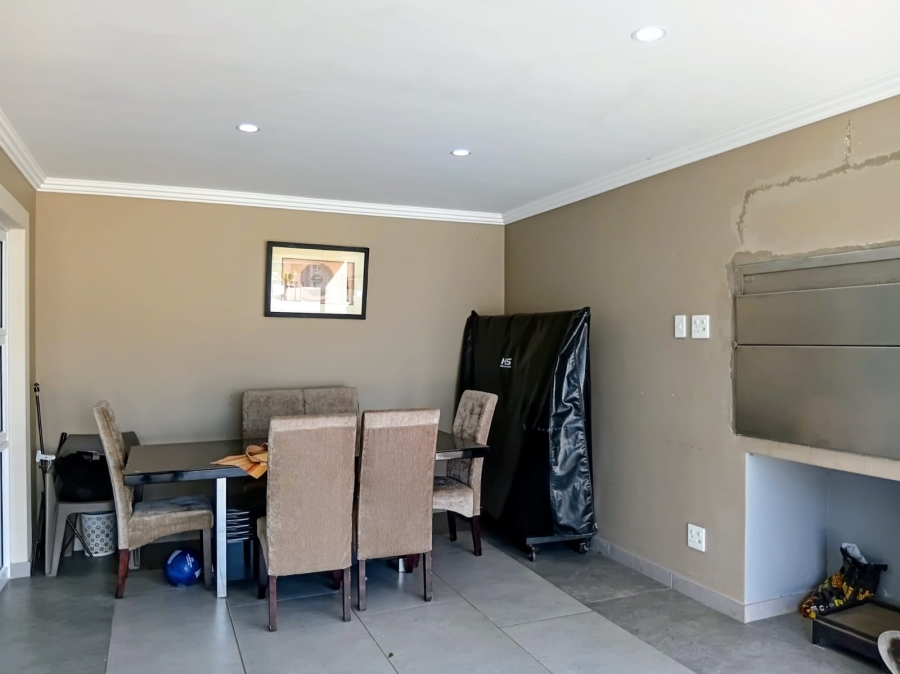 5 Bedroom Property for Sale in Beacon Bay Eastern Cape